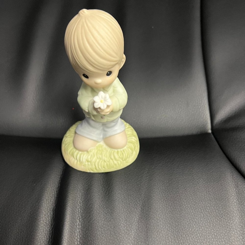 1987 Precious Moments - Mommy I Love You - Boy w/Flower 109975!